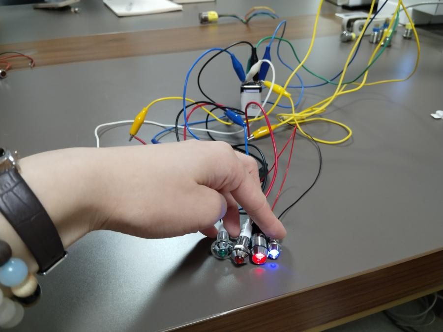 How to wire the double color LED indicator light? indicatorlight